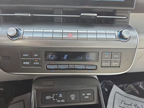 Used 2024 Hyundai Kona SE FWD image 28