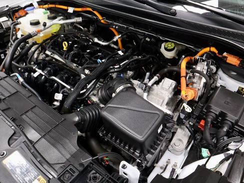 Certified 2024 Ford Escape SE w/ PHEV Premium Package image 17