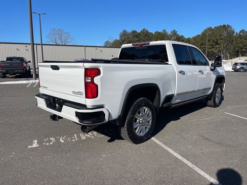 Used 2024 Chevrolet Silverado 2500 High Country w/ Technology Package image 5