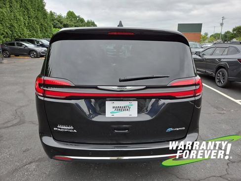 Used 2023 Chrysler Pacifica Touring-L FWD image 6