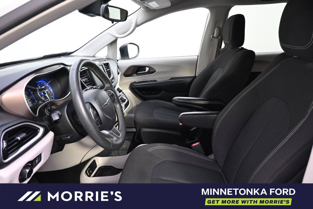 Used 2023 Chrysler Voyager LX FWD image 12