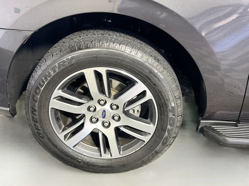 Used 2024 Ford Expedition Limited image 13