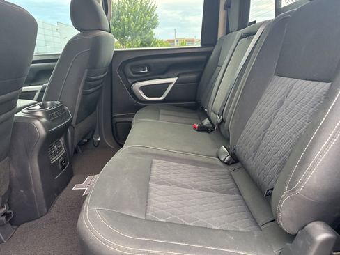 Used 2018 Nissan Titan SV w/ SV Convenience Package AWD/4WD image 9