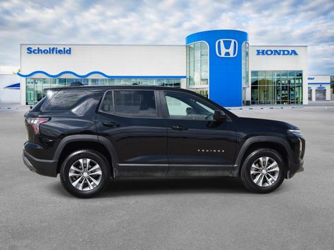 Used 2025 Chevrolet Equinox LT AWD/4WD image 2
