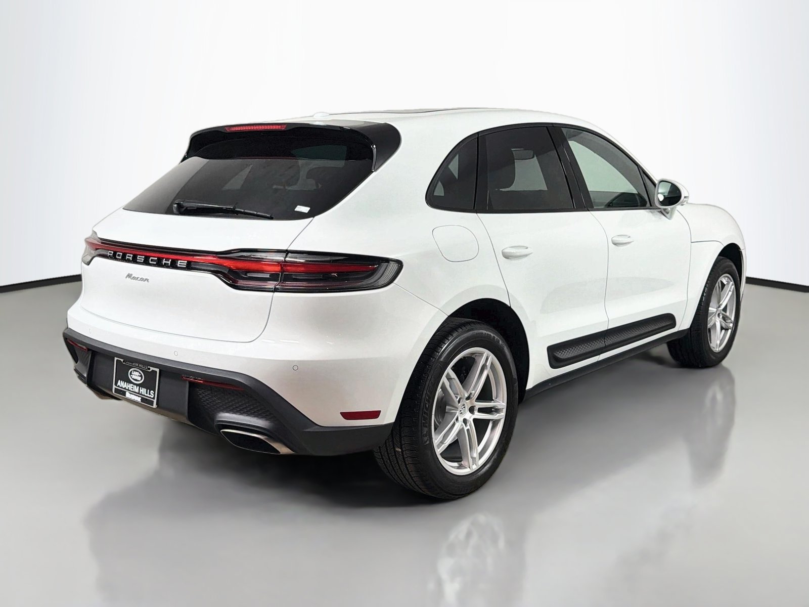 Used 2024 Porsche Macan w/ Premium Plus Package AWD/4WD image 5