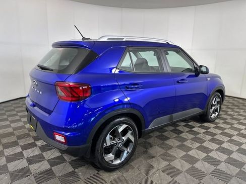 Certified 2023 Hyundai Venue Limited image 3
