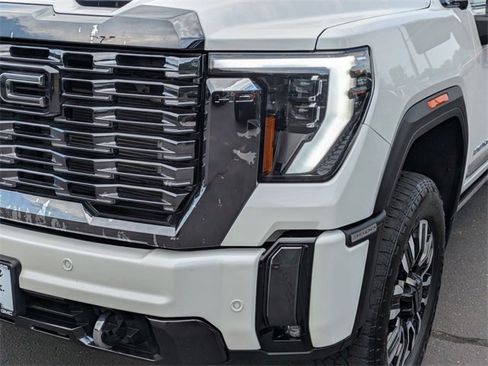 Used 2024 GMC Sierra 3500 Denali Ultimate image 9