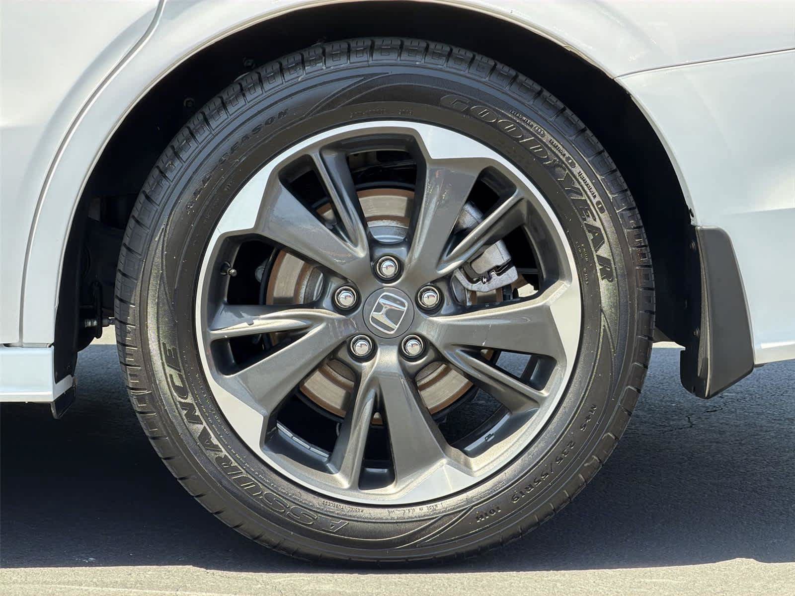 Used 2024 Honda Odyssey Elite image 9