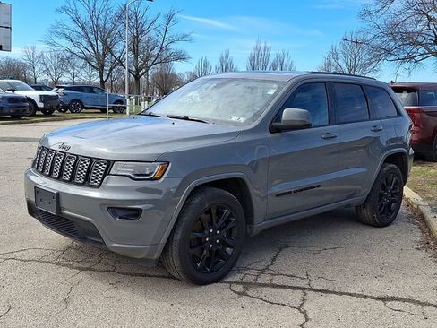 Used 2022 Jeep Grand Cherokee Laredo X image 3