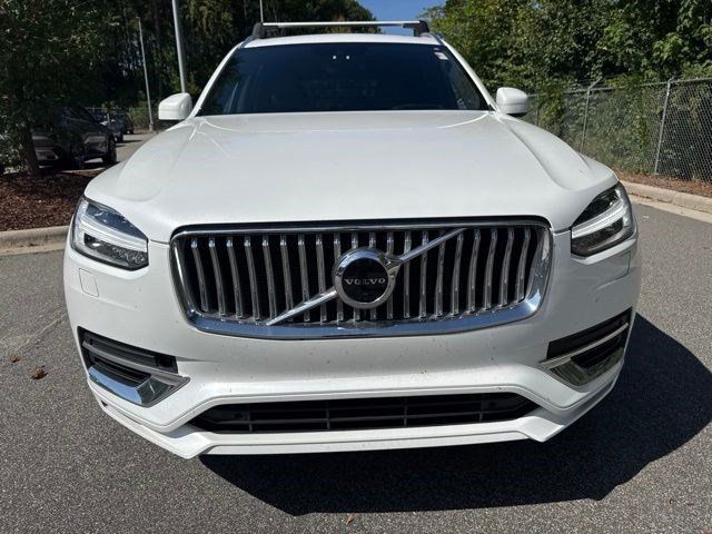Used 2022 Volvo XC90 T8 Inscription Expression w/ Advanced Package AWD/4WD image 2