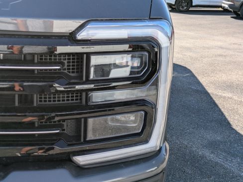 Used 2025 Ford F250 Platinum AWD/4WD image 10