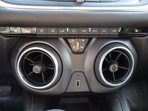 Certified 2025 Chevrolet Blazer LT w/ Convenience Package AWD/4WD image 19