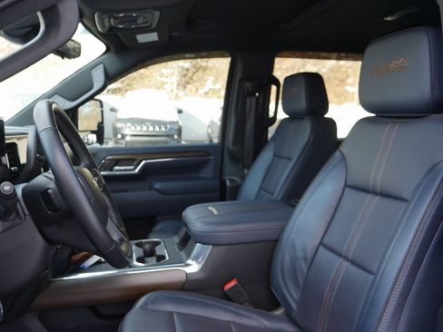 Used 2024 Chevrolet Silverado 2500 High Country w/ High Country Premium Package image 9