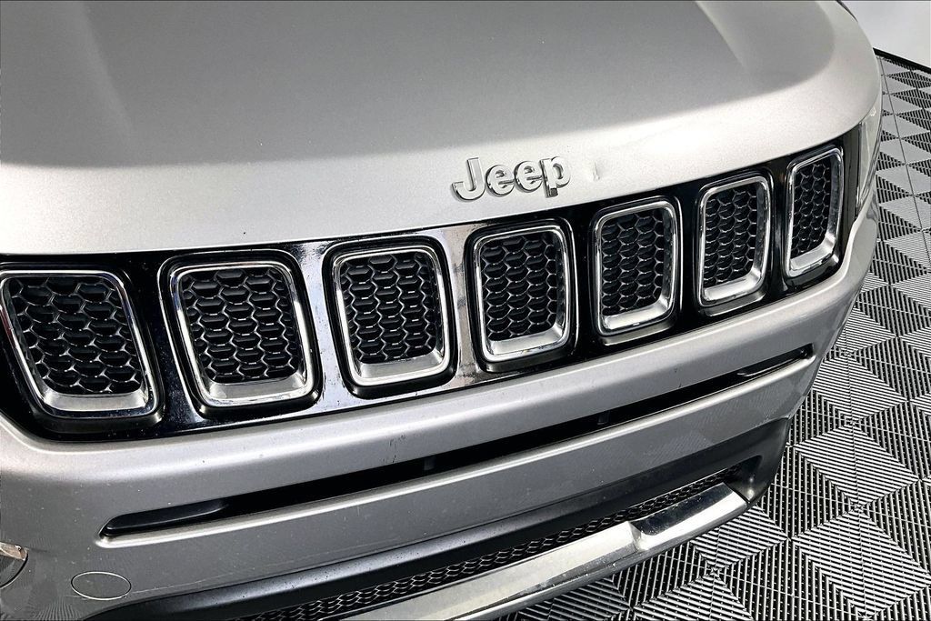 Used 2019 Jeep Compass Limited FWD image 29
