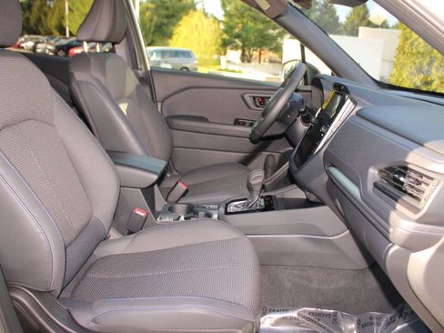 Used 2025 Subaru Forester Premium AWD/4WD image 11