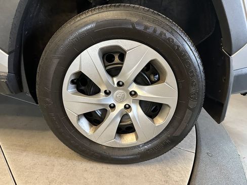 Used 2021 Toyota RAV4 LE FWD image 24
