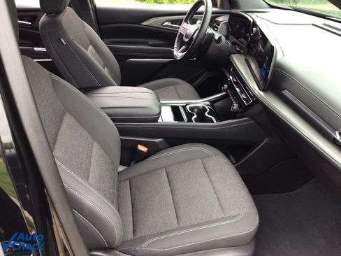 Used 2024 Chevrolet Traverse LS image 12