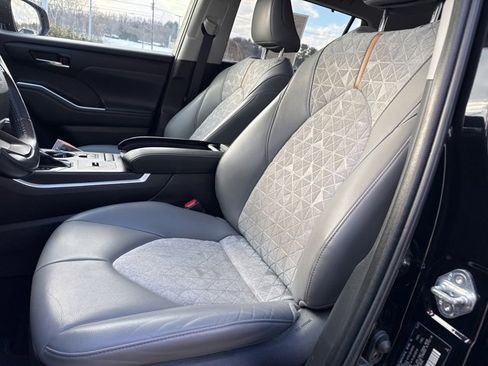 Used 2022 Toyota Highlander Bronze Edition image 22