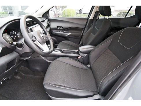 Used 2024 Nissan Kicks SV FWD image 6