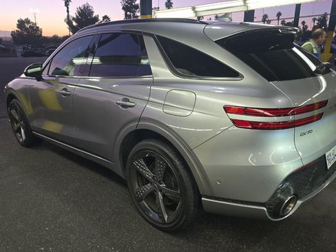 Used 2023 Genesis GV70 2.5T AWD/4WD image 4