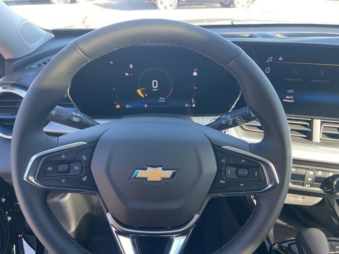 New 2026 Chevrolet Trax LT w/ Sunroof Package image 21