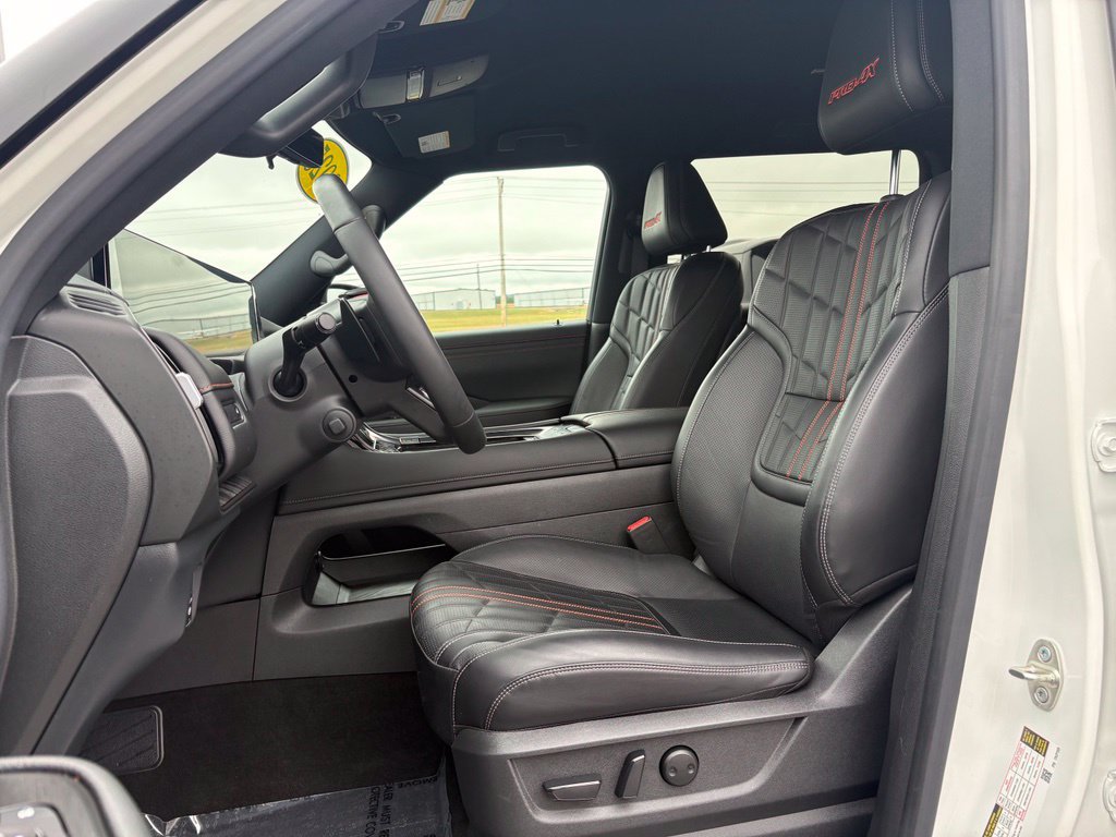 Used 2025 Nissan Armada PRO-4X AWD/4WD image 30