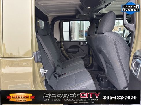 Used 2025 Jeep Gladiator Nighthawk image 14