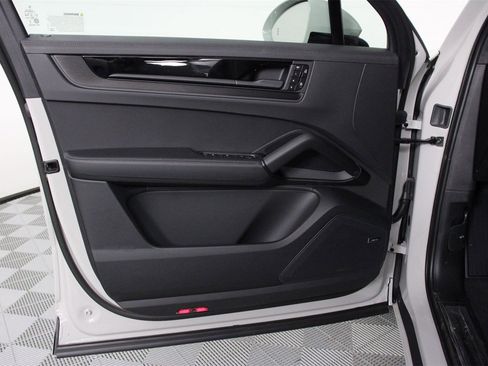 New 2026 Porsche Cayenne GTS image 21