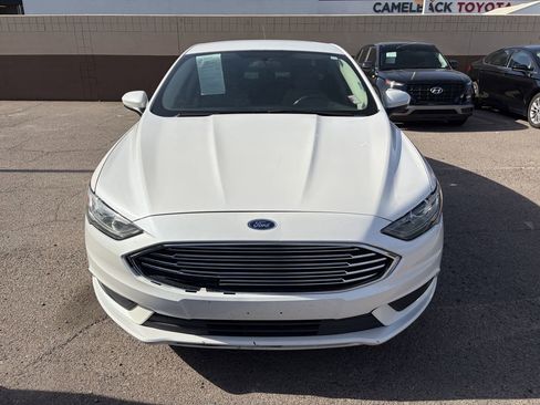 Used 2017 Ford Fusion SE FWD image 3