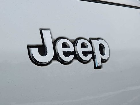 Used 2022 Jeep Grand Cherokee L Limited image 28