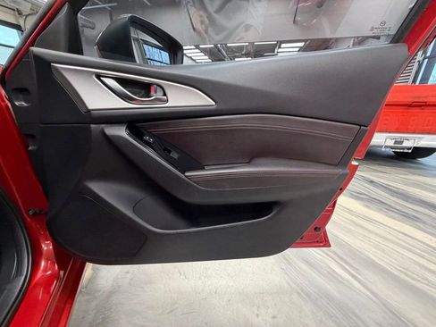 Used 2017 MAZDA MAZDA3 Touring image 35