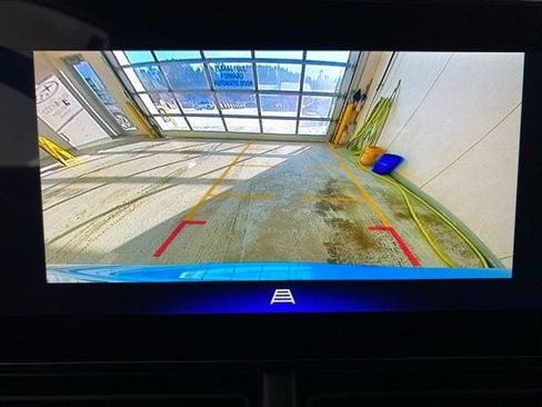 Used 2025 Chevrolet Trax LT w/ LT Convenience Package image 17