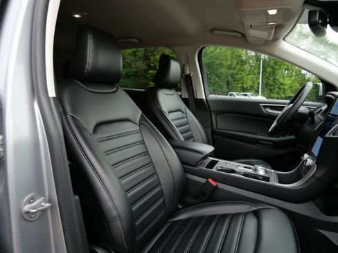 Certified 2024 Ford Edge SEL w/ Convenience Package AWD/4WD image 11