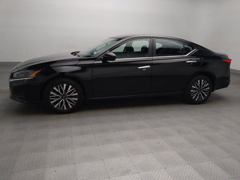 Used 2023 Nissan Altima 2.5 SV AWD/4WD image 2