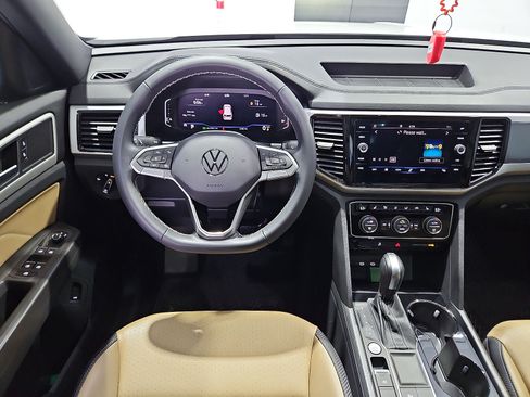 Certified 2023 Volkswagen Atlas Cross Sport SE w/ Panoramic Sunroof Package FWD image 14