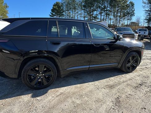 Used 2024 Jeep Wagoneer Launch Edition image 8