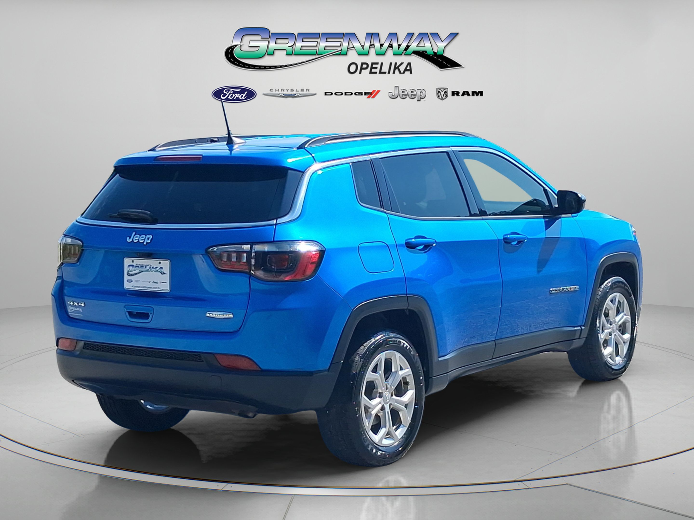 Used 2024 Jeep Compass Latitude AWD/4WD image 7
