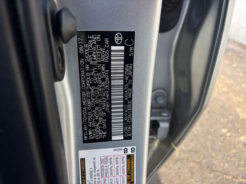 Used 2018 Toyota Camry LE image 29