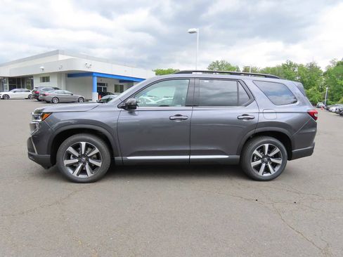 New 2025 Honda Pilot Touring image 3