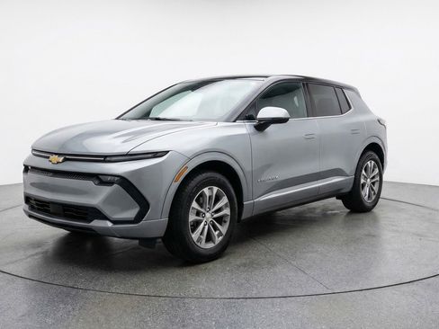 Used 2025 Chevrolet Equinox LT image 3