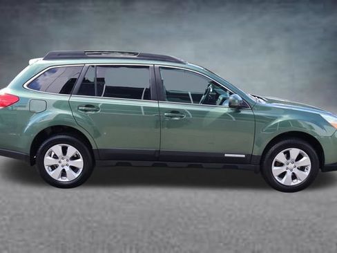 Used 2010 Subaru Outback 2.5i Limited AWD/4WD image 2