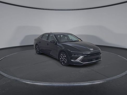 Used 2025 Hyundai Sonata SEL FWD image 2