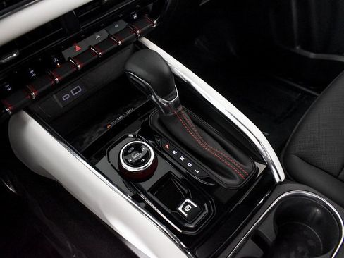 Used 2024 GMC Canyon AT4X image 27