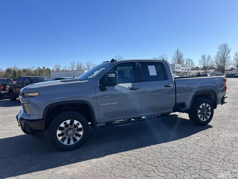 Used 2024 Chevrolet Silverado 2500 Custom w/ Custom Value Package AWD/4WD image 8