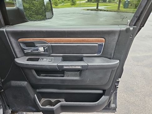 Used 2018 RAM 1500 Laramie AWD/4WD image 13