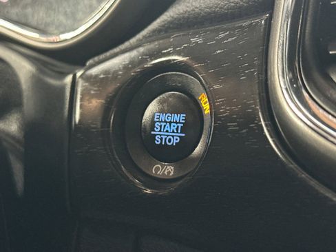 Used 2018 Jeep Grand Cherokee Altitude image 24