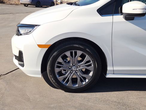 New 2026 Honda Odyssey Touring image 9