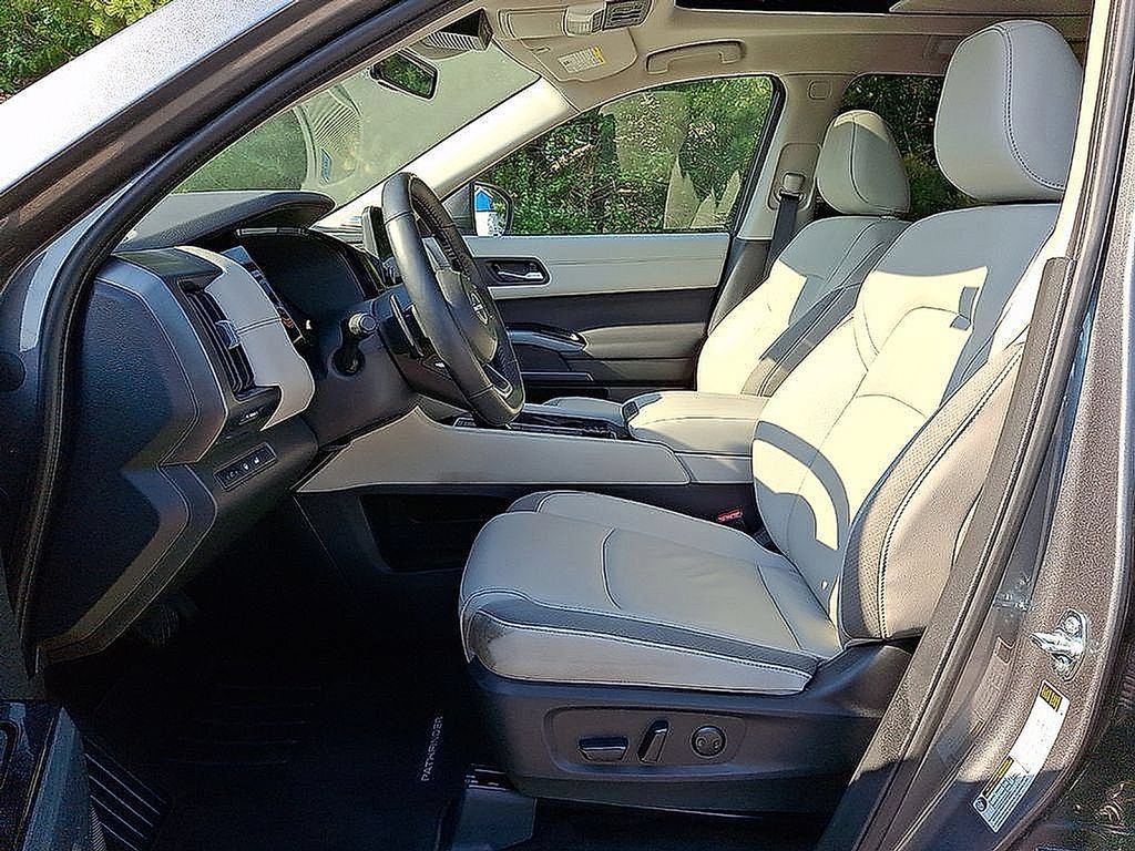 Used 2025 Nissan Pathfinder SL w/ SL Premium Package AWD/4WD image 14