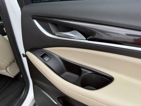 Used 2020 Buick Enclave Essence FWD image 35