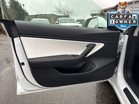 Used 2021 Tesla Model 3 Standard Range Plus image 12